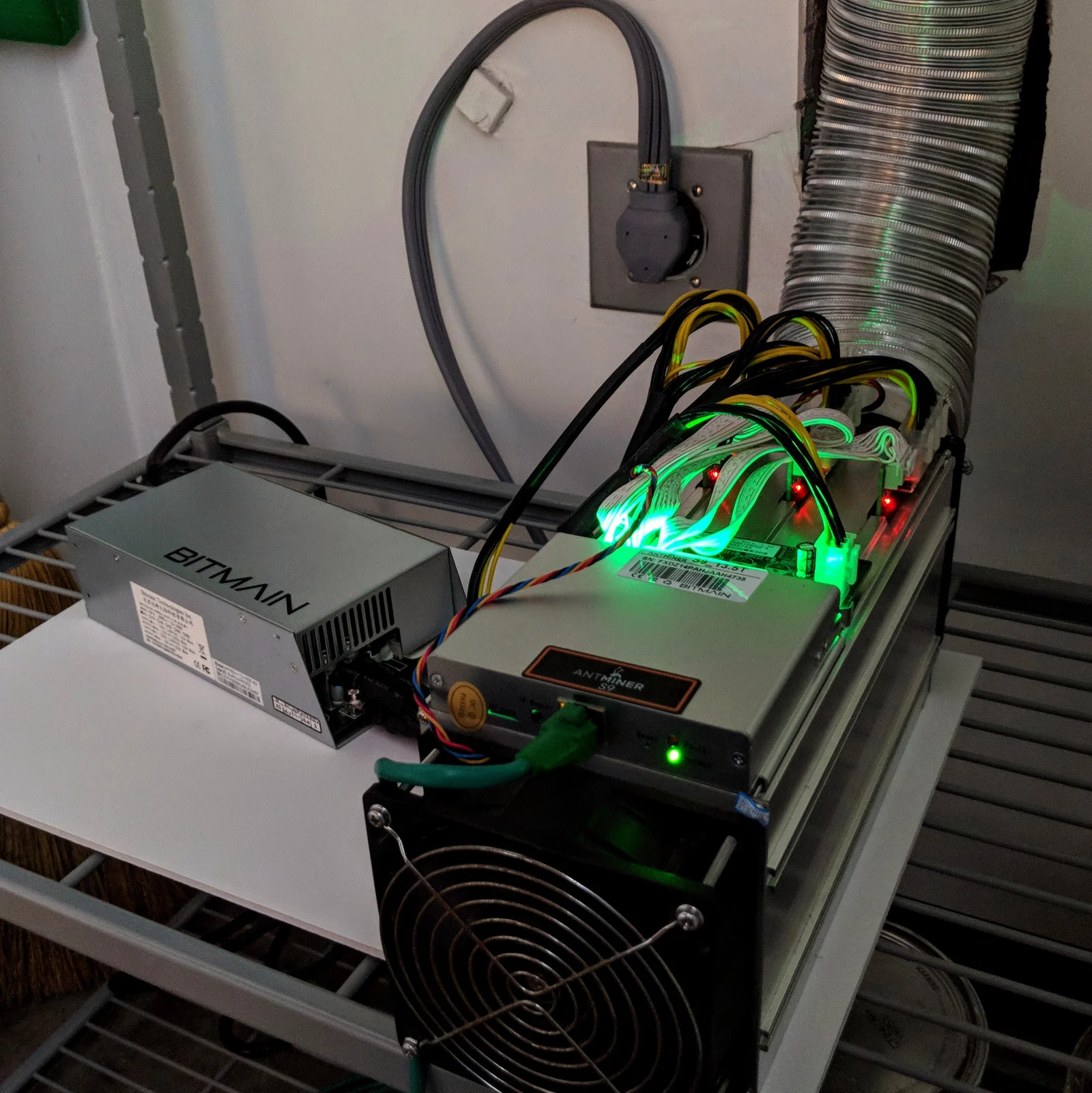 Antminer_ASIC_Miner.jpeg