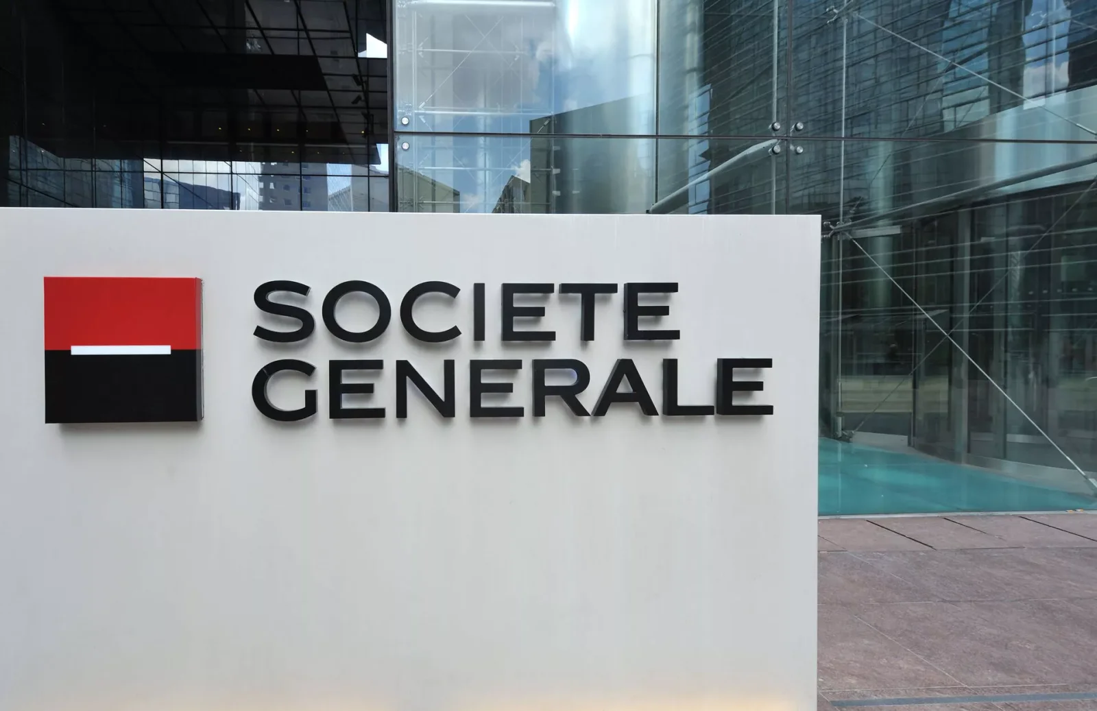 Société Générale Confirms Ethereum and Solana-Based Stablecoin Plan